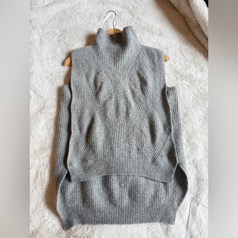 Sweater vest